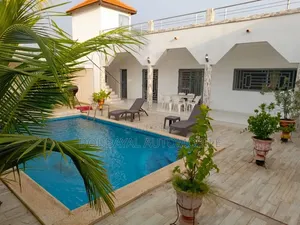 Meublé 3chbre Villa dans Saly Diambare Villa, Thiès Sud à Vendre