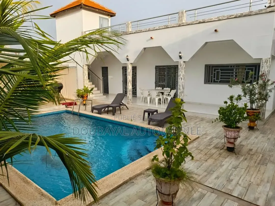 Meublé 3chbre Villa dans Saly Diambare Villa, Thiès Sud à Vendre