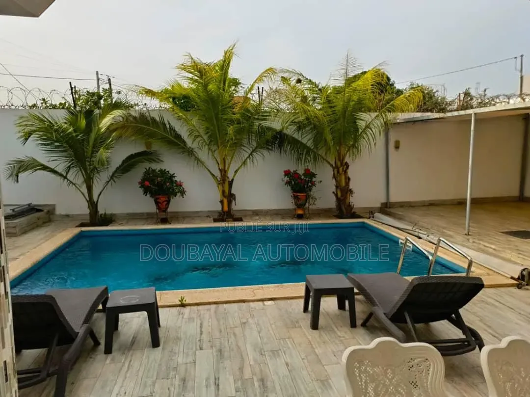 Meublé 3chbre Villa dans Saly Diambare Villa, Thiès Sud à Vendre