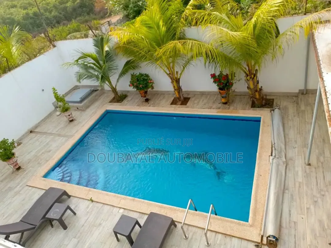 Meublé 3chbre Villa dans Saly Diambare Villa, Thiès Sud à Vendre