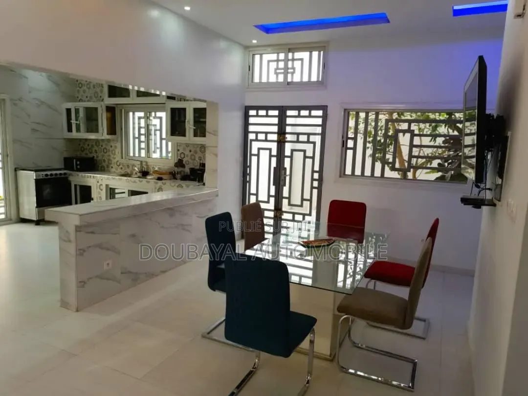 Meublé 3chbre Villa dans Saly Diambare Villa, Thiès Sud à Vendre