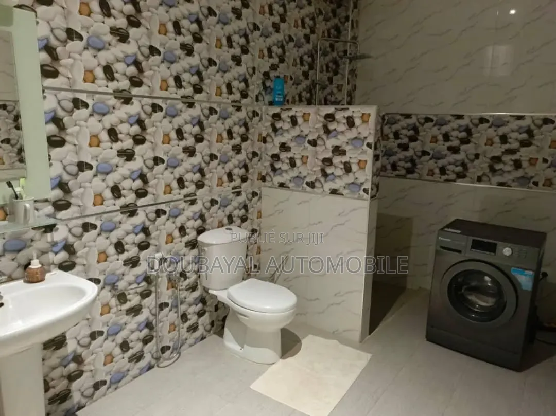 Meublé 3chbre Villa dans Saly Diambare Villa, Thiès Sud à Vendre