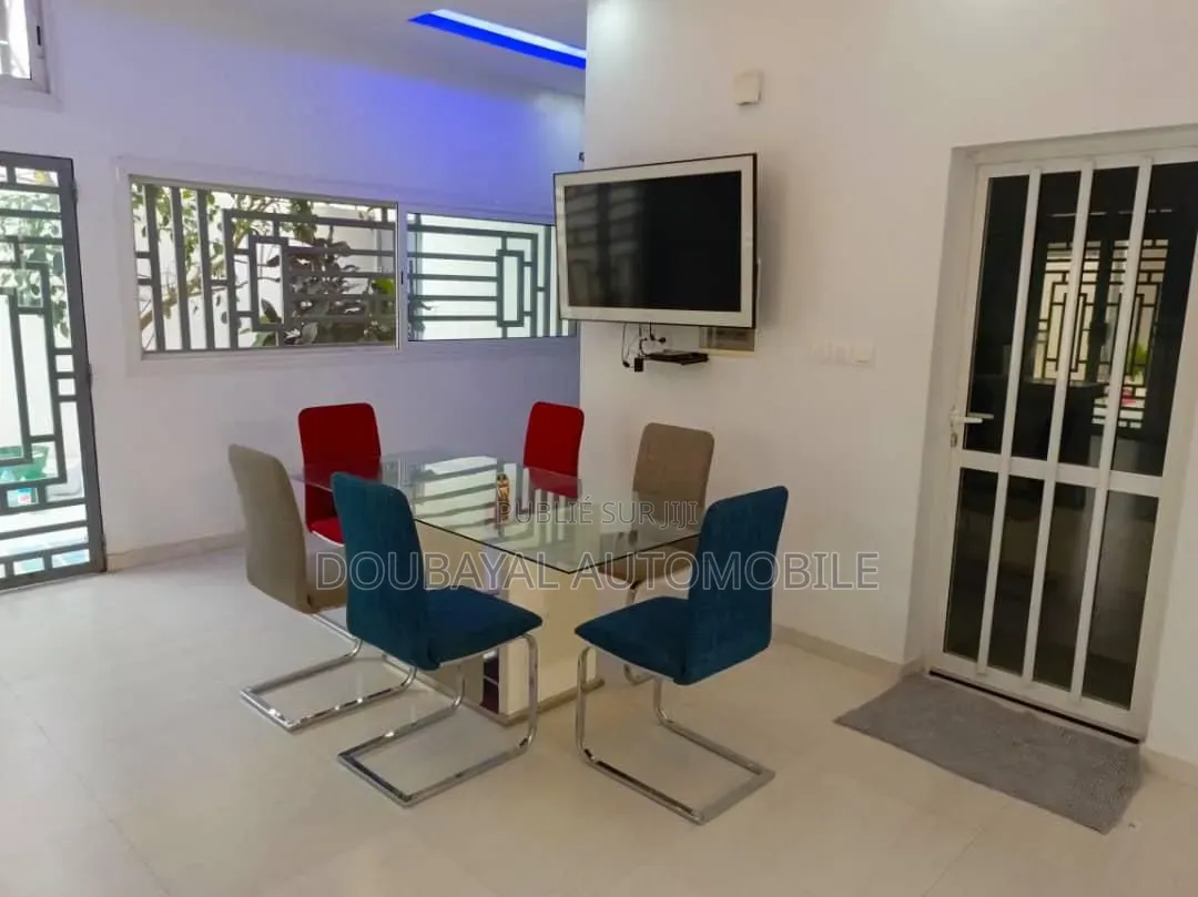 Meublé 3chbre Villa dans Saly Diambare Villa, Thiès Sud à Vendre