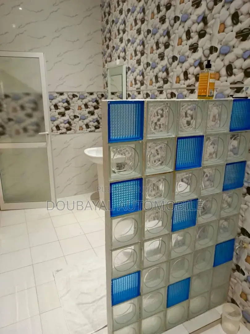 Meublé 3chbre Villa dans Saly Diambare Villa, Thiès Sud à Vendre