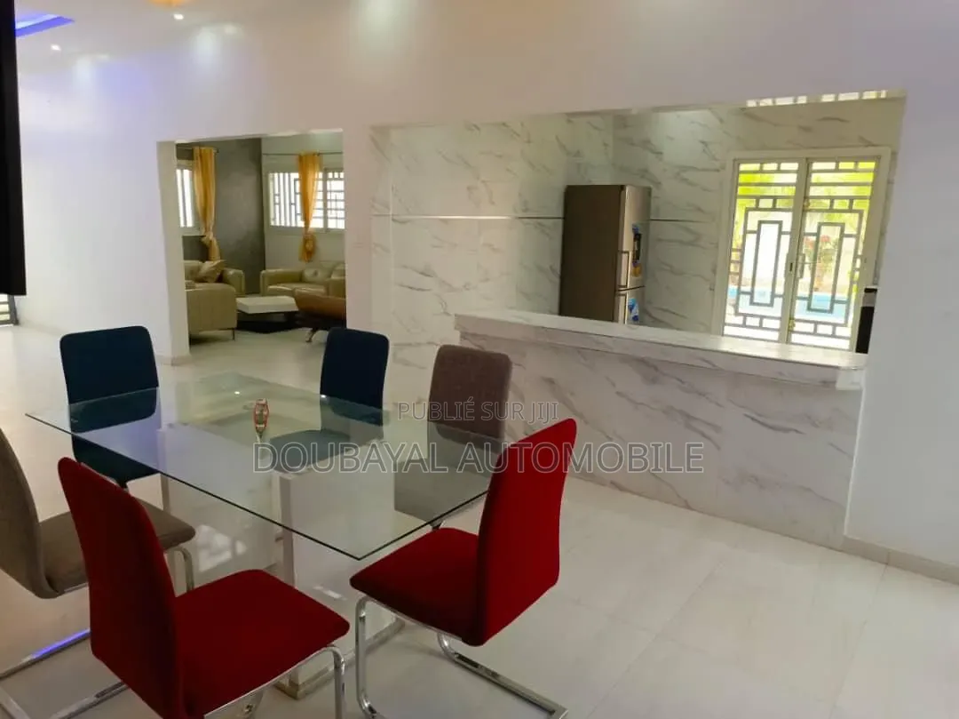 Meublé 3chbre Villa dans Saly Diambare Villa, Thiès Sud à Vendre
