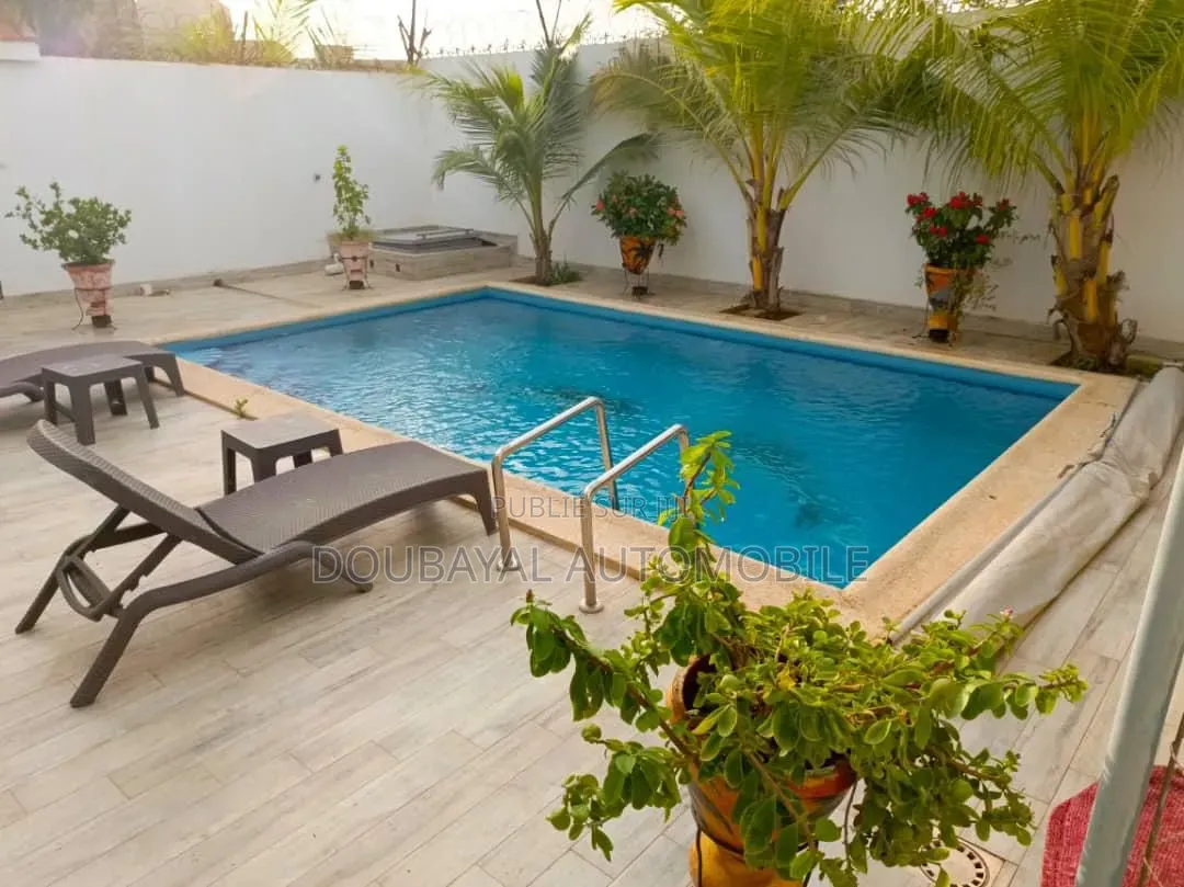 Meublé 3chbre Villa dans Saly Diambare Villa, Thiès Sud à Vendre