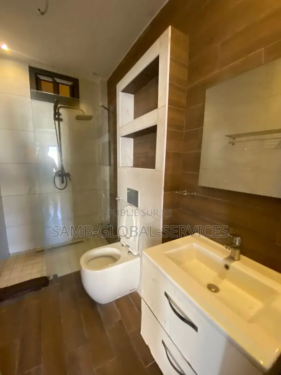 Meublé 2chbre Appartement dans Almadies à Vendre