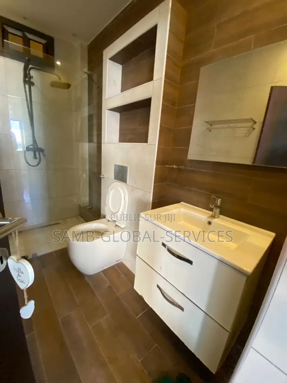 Meublé 2chbre Appartement dans Almadies à Vendre