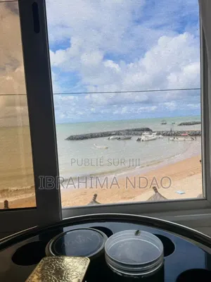 Meublé 3chbre Villa dans Bu Imo, Thiès Nord à Vendre