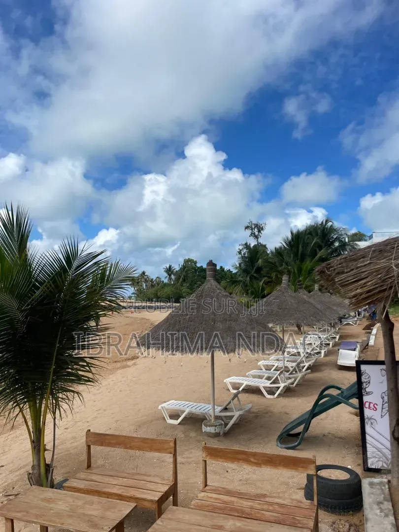 Meublé 3chbre Villa dans Bu Imo, Thiès Nord à Vendre