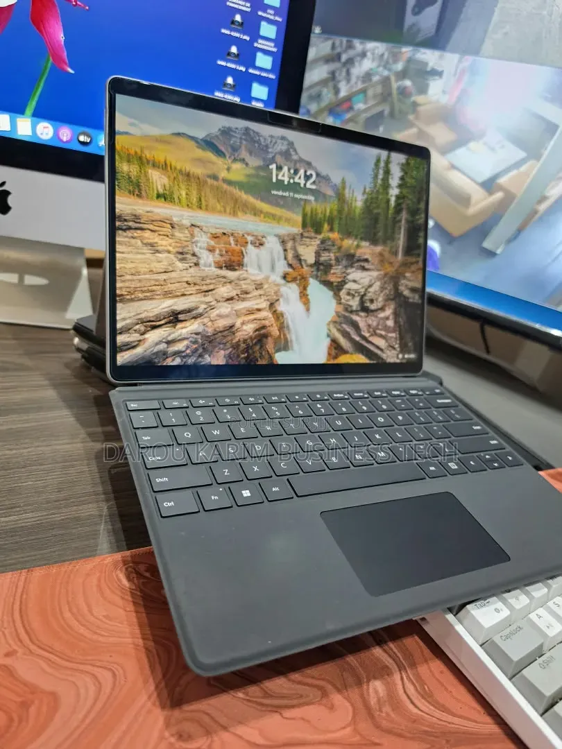 Nouveau Microsoft Surface Pro 8 16GB Intel Core i7 SSD 1T