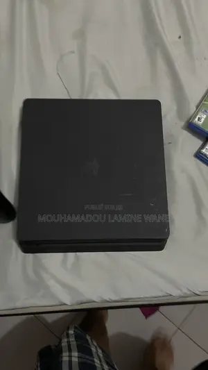 Plays Station 4 Slim Deux Manettes
