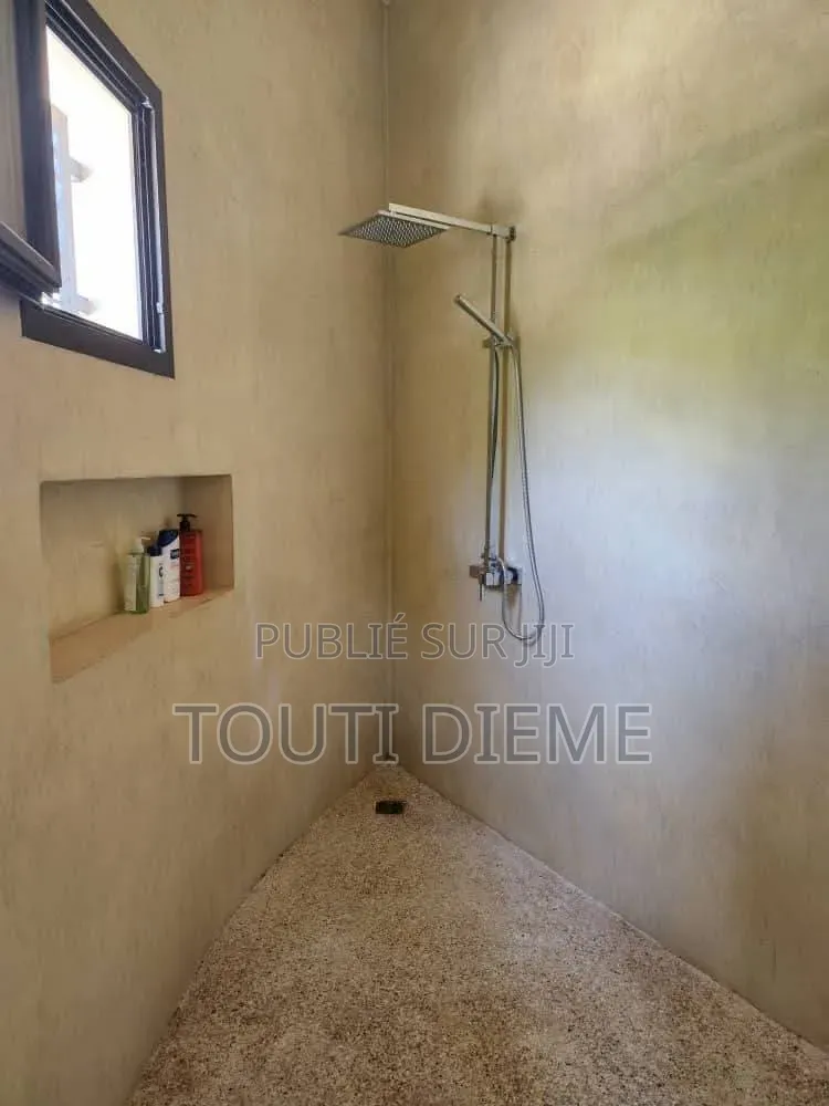 Meublé 5chbre Maison dans Perle Du Saloum, Thiès Sud à Vendre
