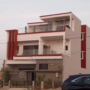 10chbre Maison dans Mn Immobilier, Yoff à Vendre