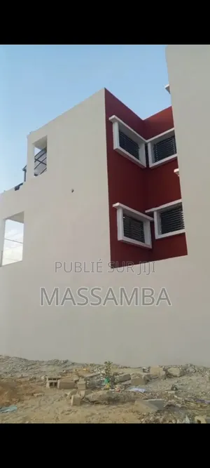 10chbre Maison dans Mn Immobilier, Yoff à Vendre