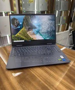 Nouveau Lenovo LOQ 15IRH8 24GB Intel Core i7 SSD 512GB