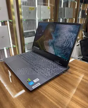 Nouveau Lenovo LOQ 15IRH8 24GB Intel Core i7 SSD 512GB