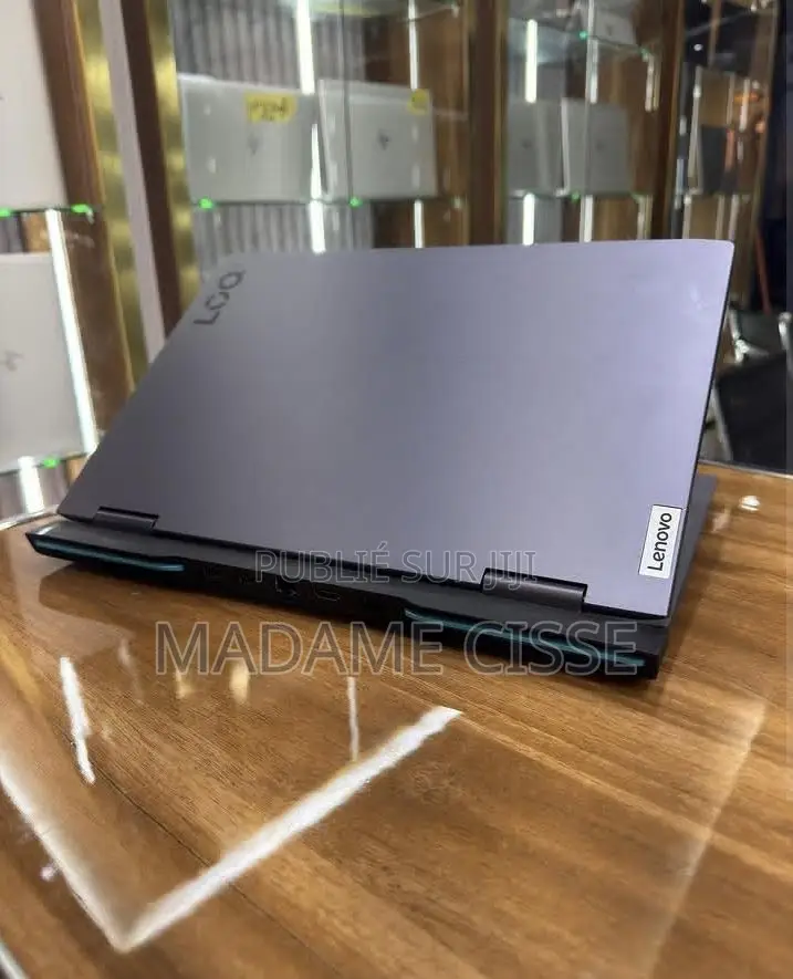 Nouveau Lenovo LOQ 15IRH8 24GB Intel Core i7 SSD 512GB