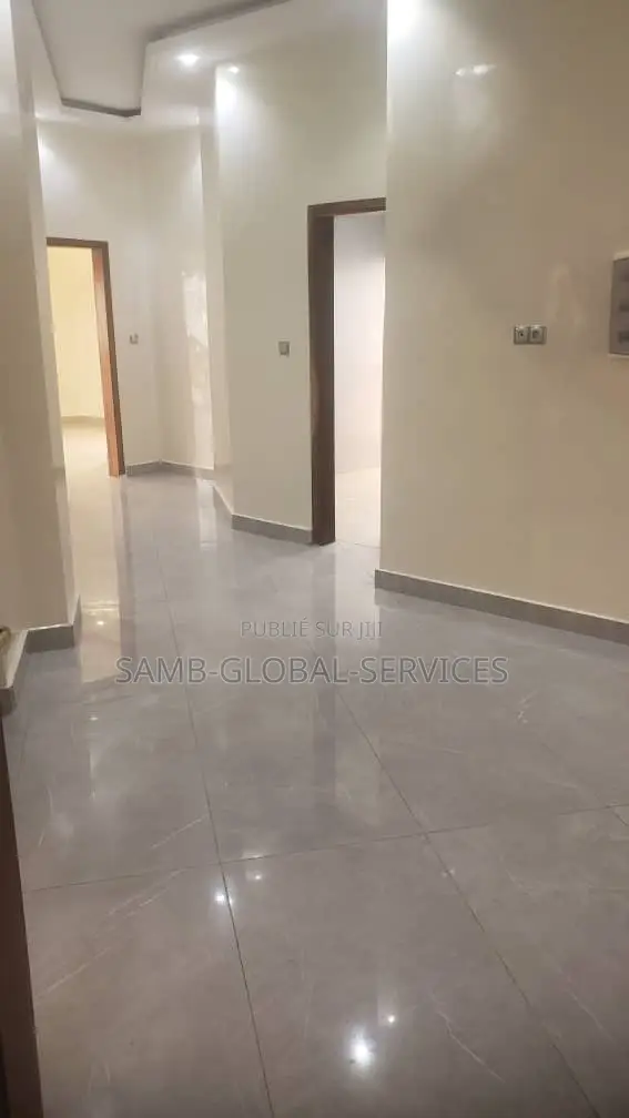 3chbre Appartement dans Yoff à Louer