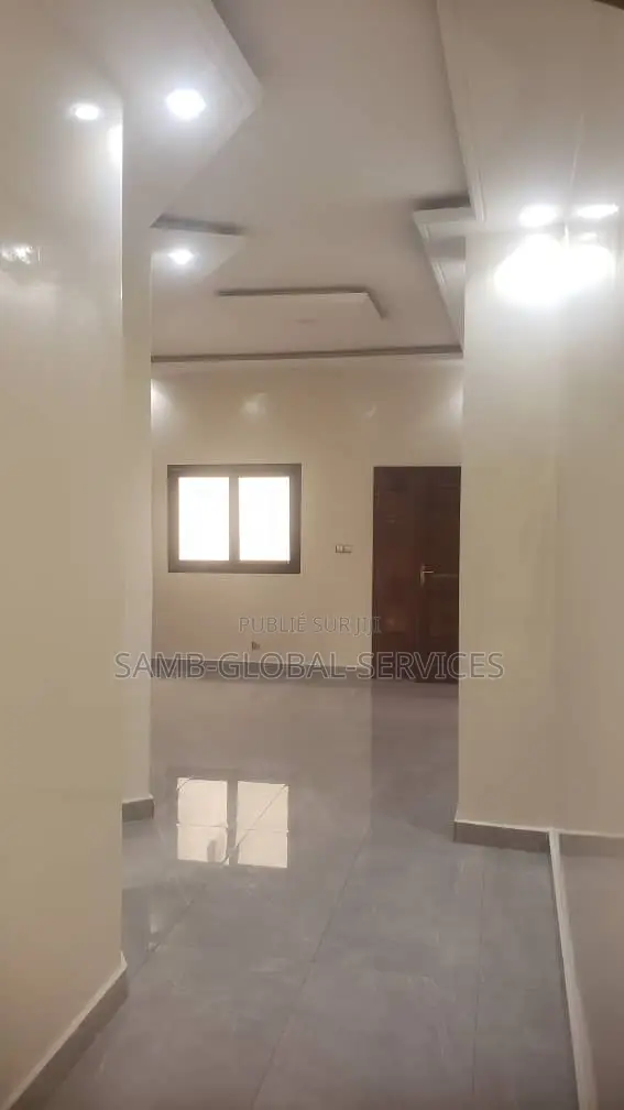 3chbre Appartement dans Yoff à Louer