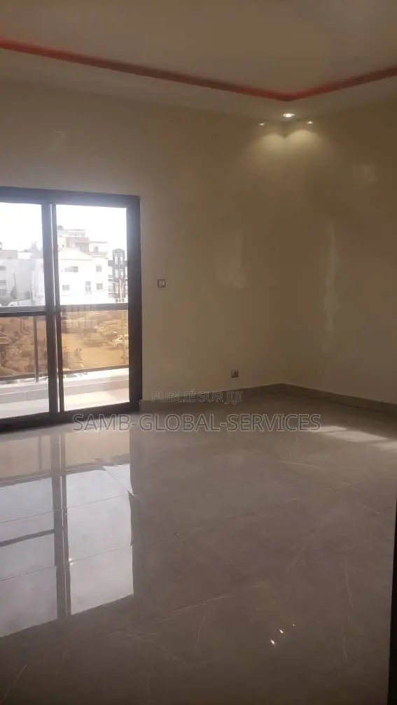 3chbre Appartement dans Yoff à Louer