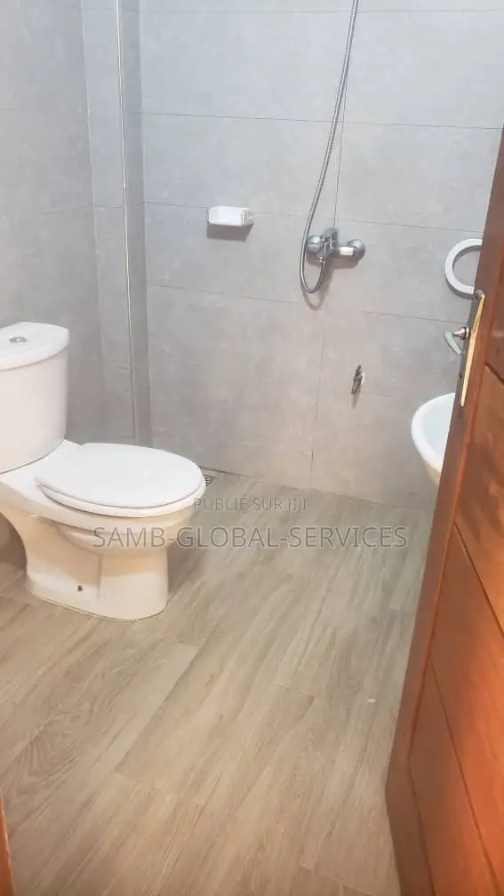 3chbre Appartement dans Yoff à Louer