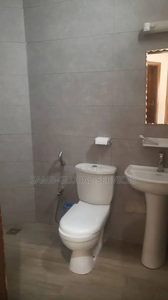 3chbre Appartement dans Yoff à Louer