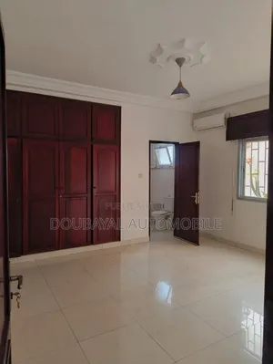 6chbre Villa dans Mermoz Villa À Louer à Louer