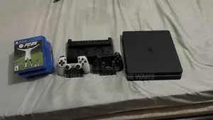 Plays Station 4 Slim Deux Manettes
