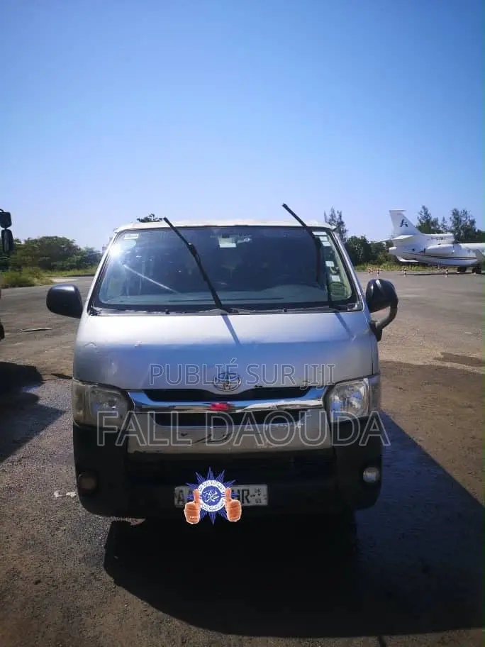 Toyota Conquest 2015 Gris