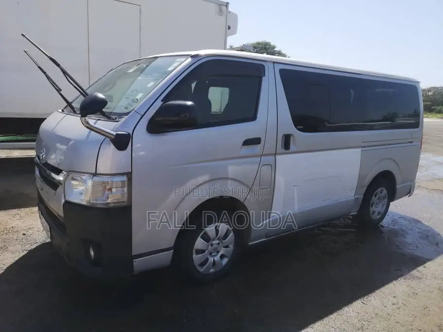 Toyota Conquest 2015 Gris