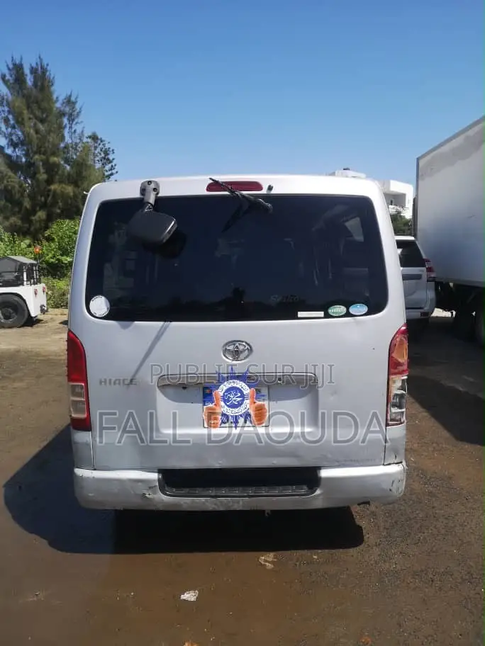 Toyota Conquest 2015 Gris