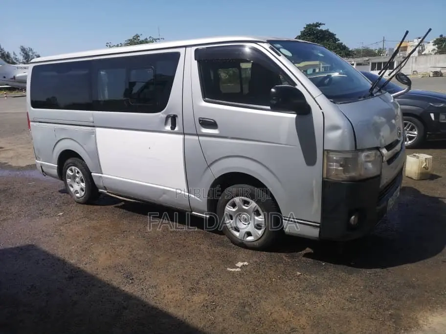 Toyota Conquest 2015 Gris