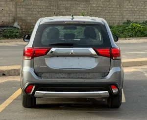 Mitsubishi Outlander 2019 Gris