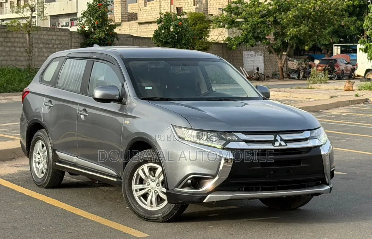 Mitsubishi Outlander 2019 Gris