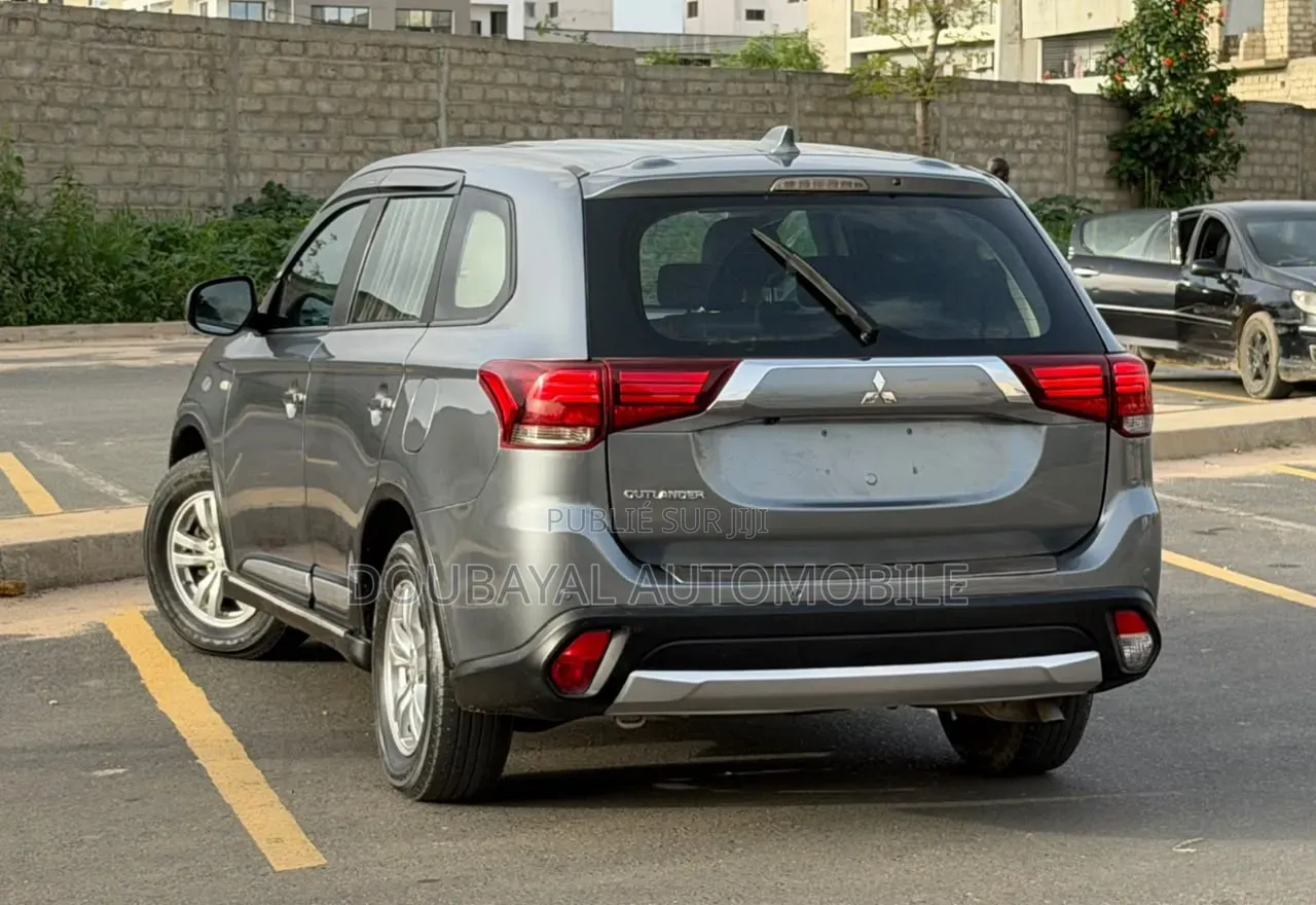 Mitsubishi Outlander 2019 Gris