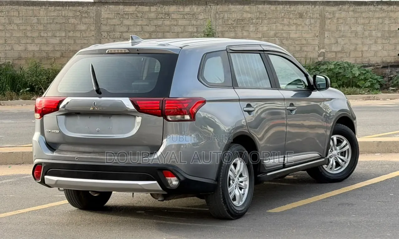 Mitsubishi Outlander 2019 Gris