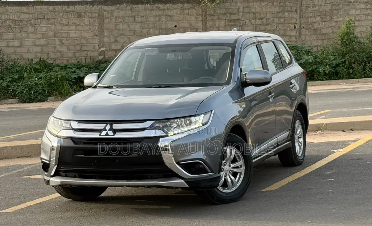 Mitsubishi Outlander 2019 Gris