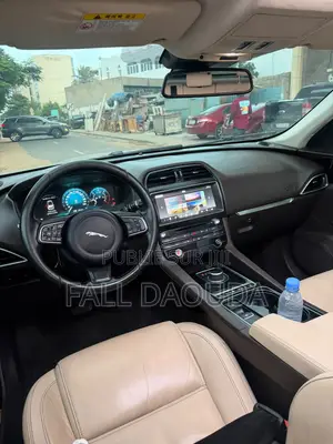 Jaguar F-Pace 2017 Gris
