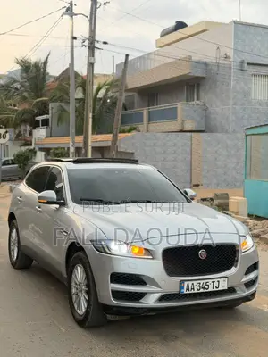 Jaguar F-Pace 2017 Gris