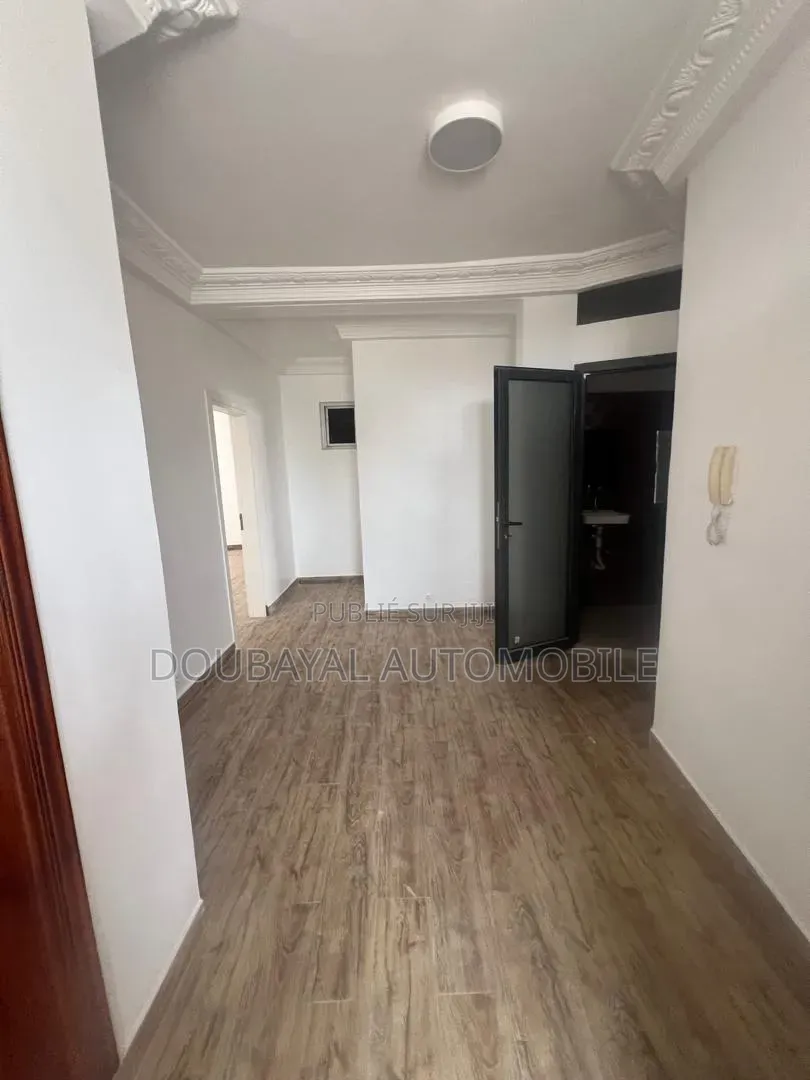 9chbre Villa dans Point E Villa R+4 À, Mermoz Sacré-Cœur à Vendre