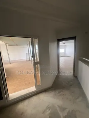 9chbre Villa dans Point E Villa R+4 À, Mermoz Sacré-Cœur à Vendre