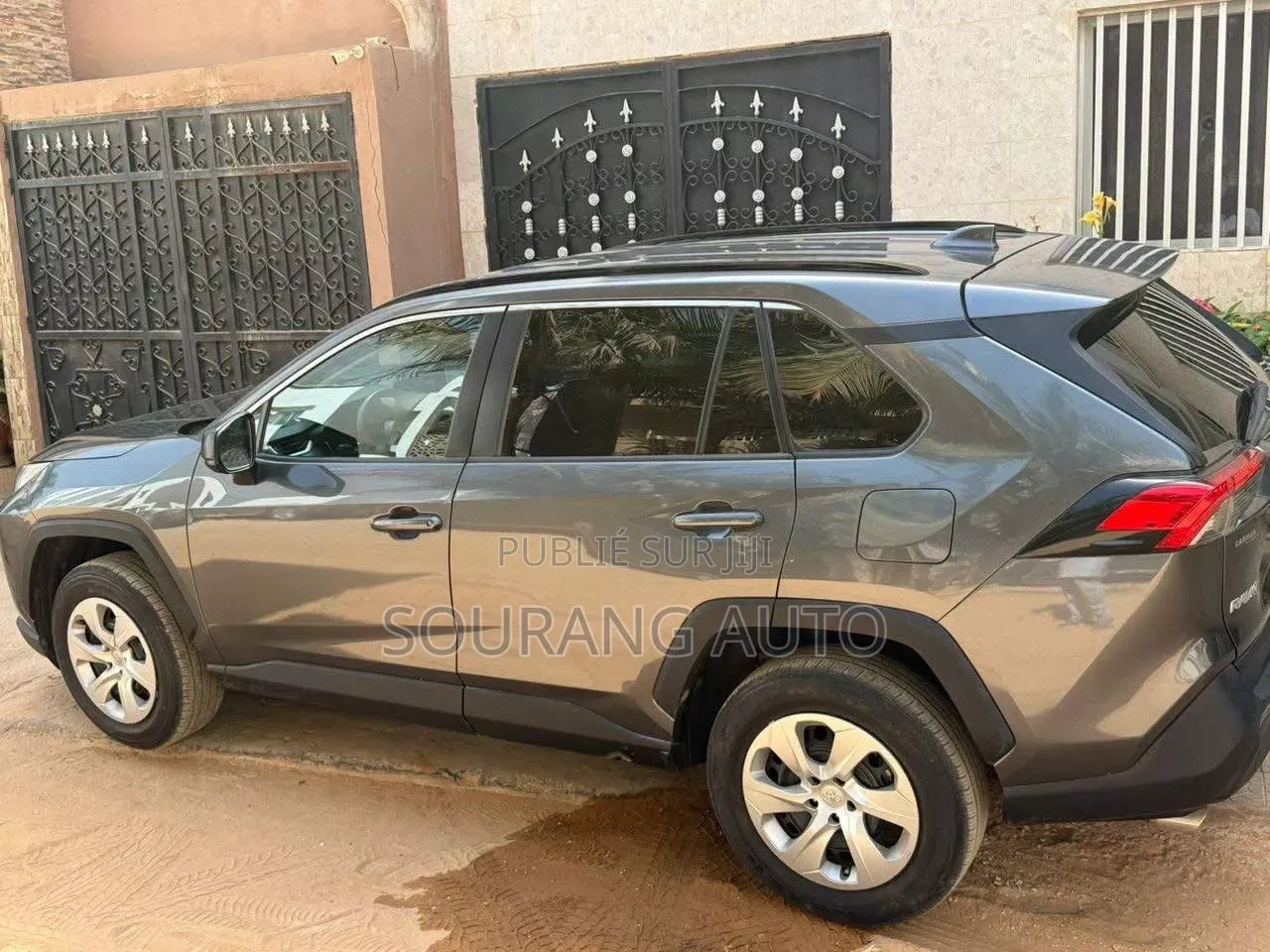 Toyota RAV4 LE AWD 2020 Gris