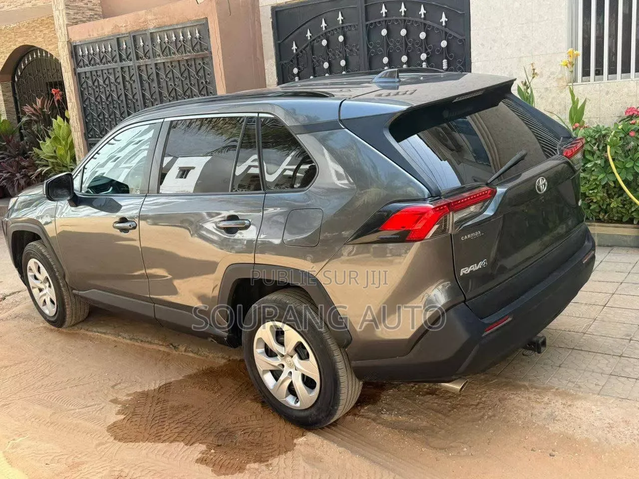 Toyota RAV4 LE AWD 2020 Gris