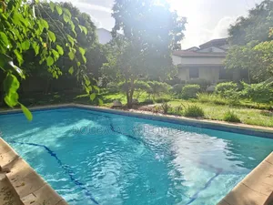 4chbre Villa dans +Villa À Vendre Ngor à Vendre