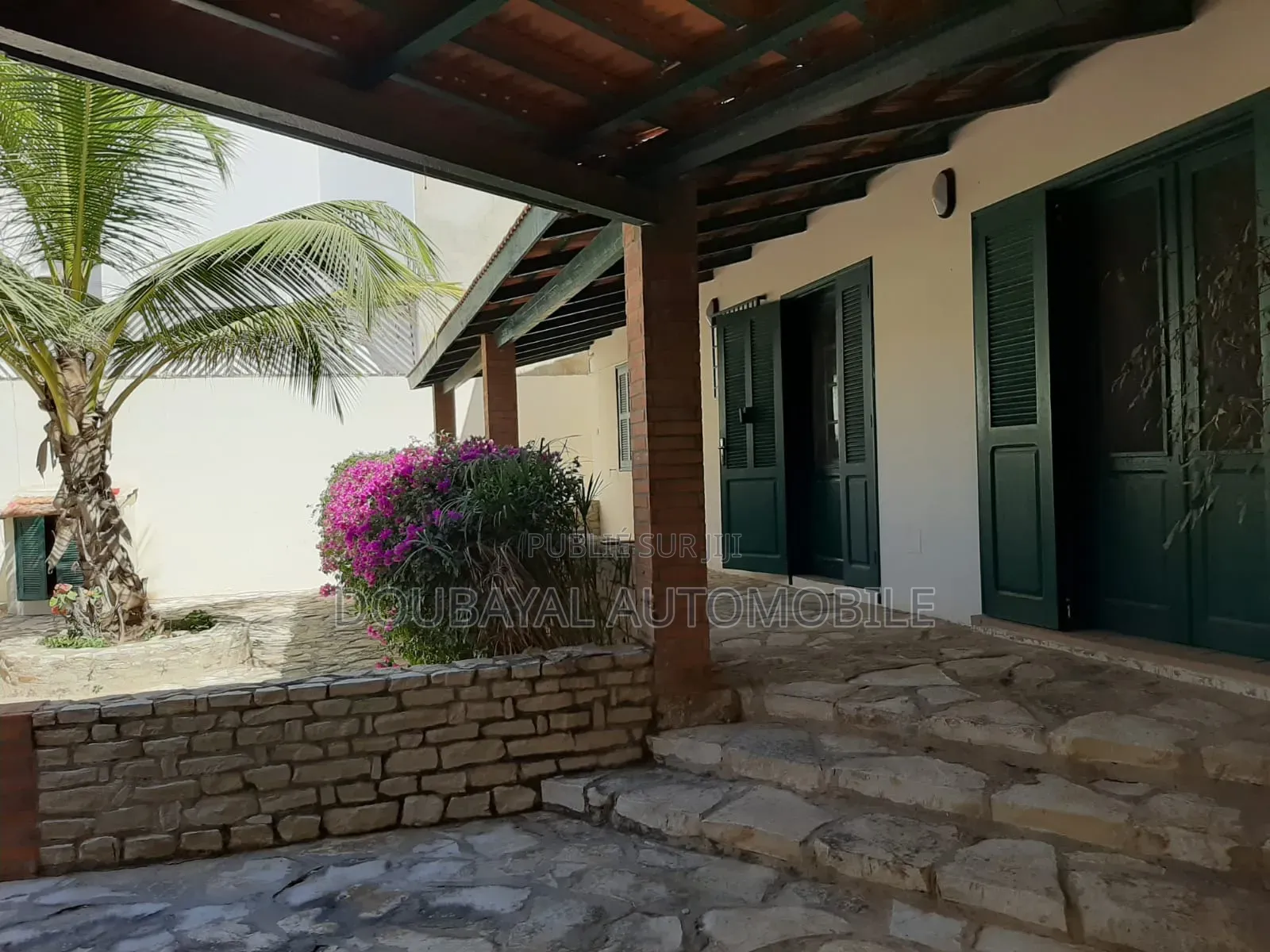 4chbre Villa dans +Villa À Vendre Ngor à Vendre