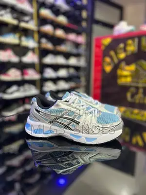 Asics Bleu