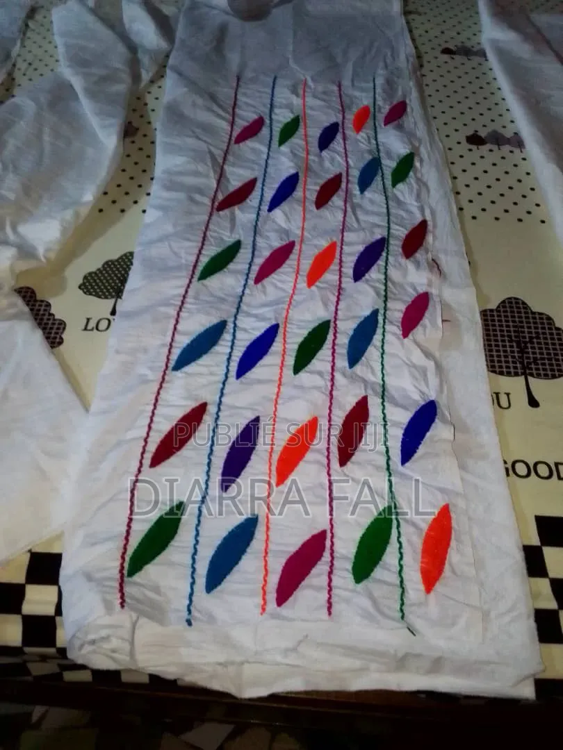 Vente De Draps, Rideaux Et Pagne
