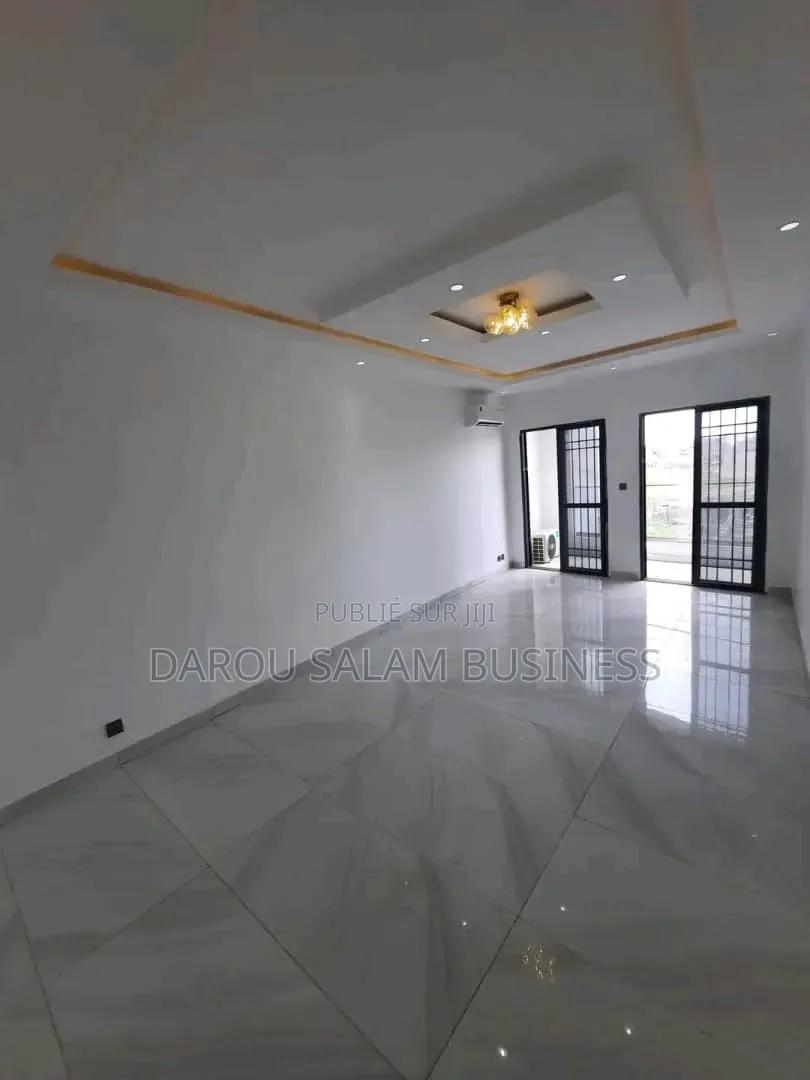 3chbre Appartement dans Virage, Yoff à Louer
