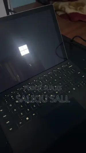 Nouveau Microsoft Surface Pro 7 8GB Intel Core i5 SSD 250GB